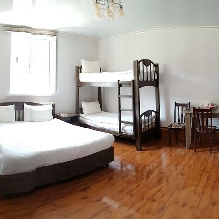 Datka Guest House Naryn ภายนอก รูปภาพ